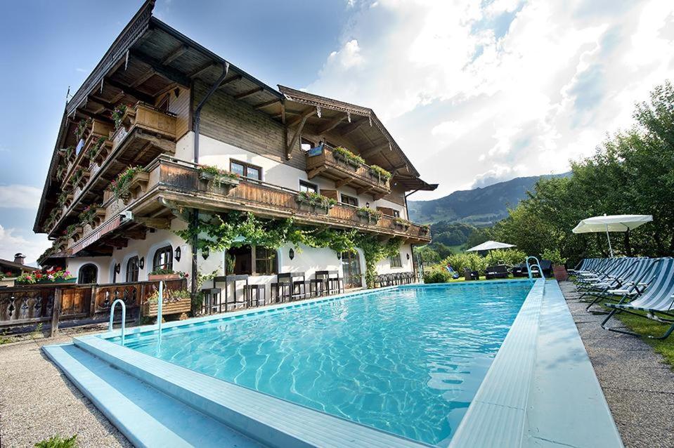 Ferienhotel Alpenhof Aurach bei Kitzbuehel Exterior foto